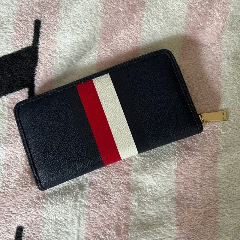 Tommy Hilfiger Wallet - Perfect Condition